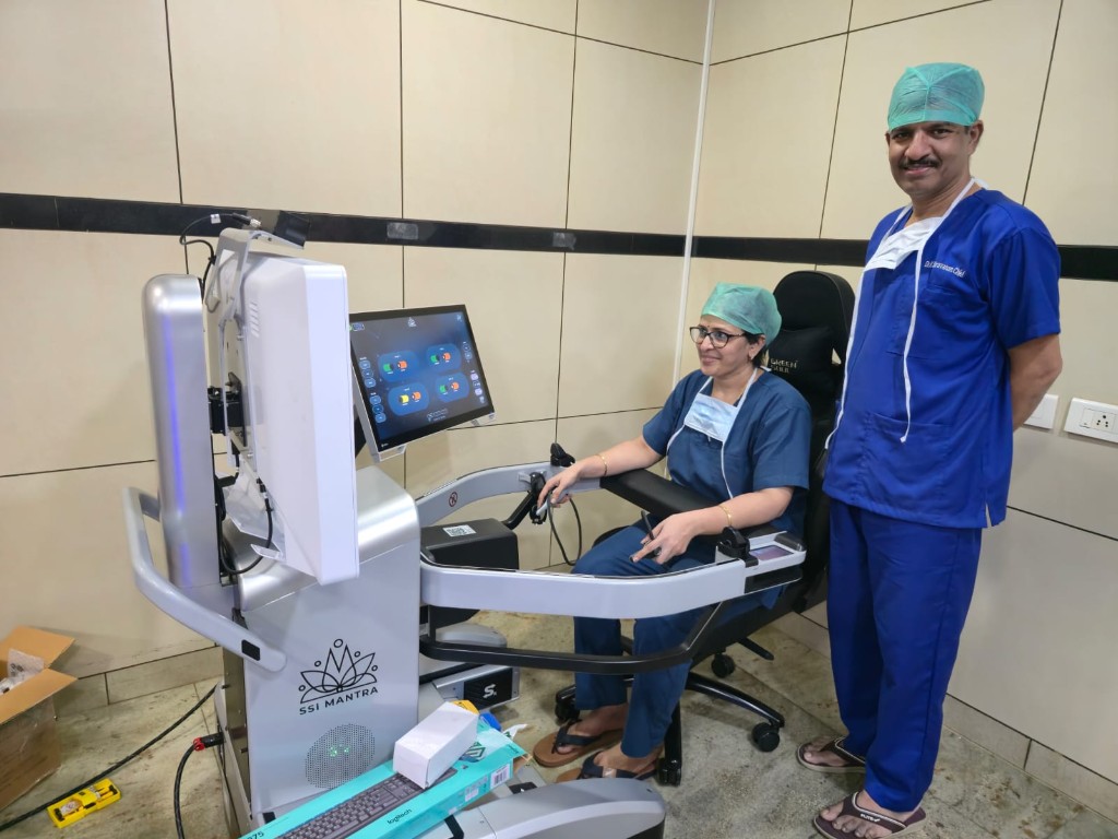 A surgeon at the SSI Mantra console
